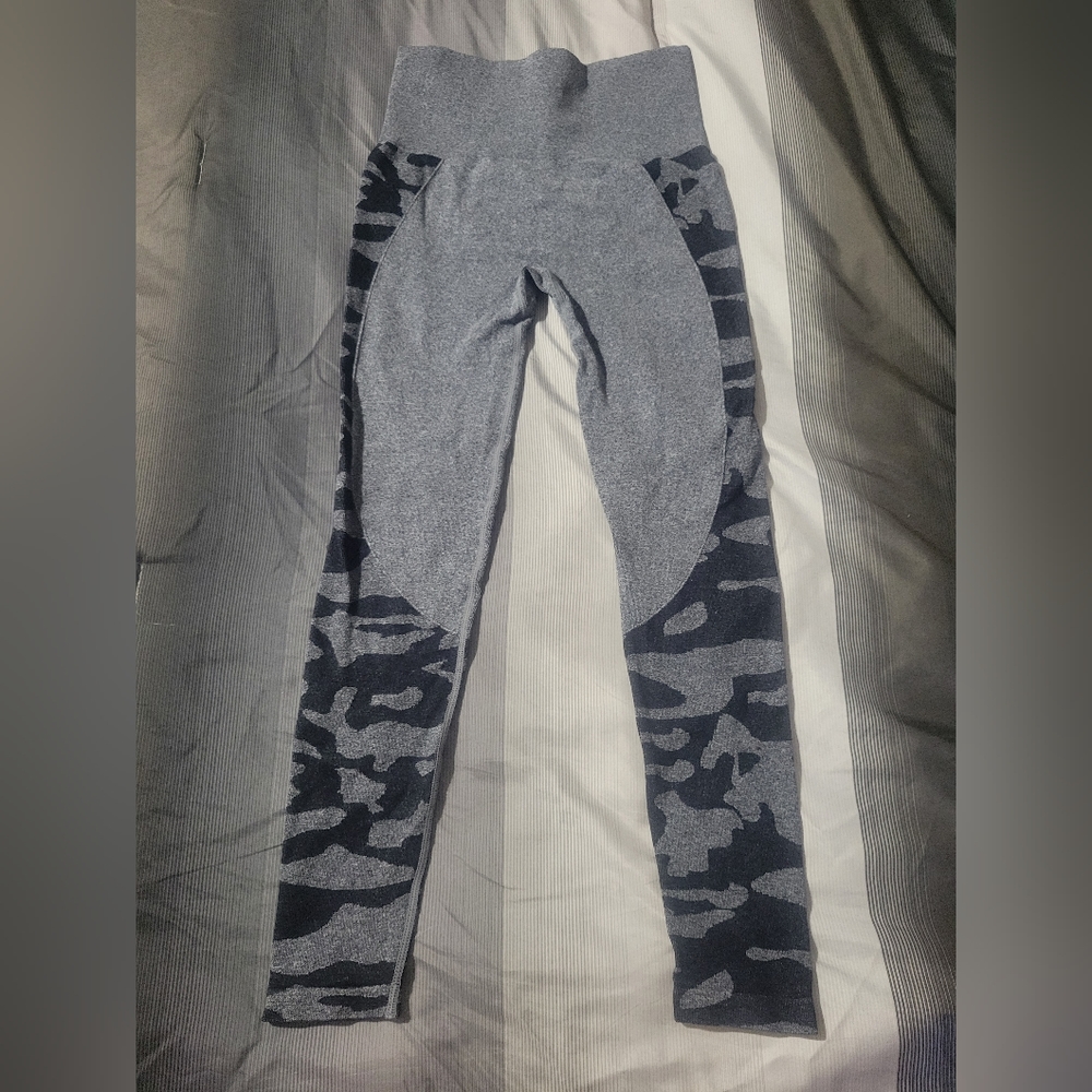 Camo leggings
